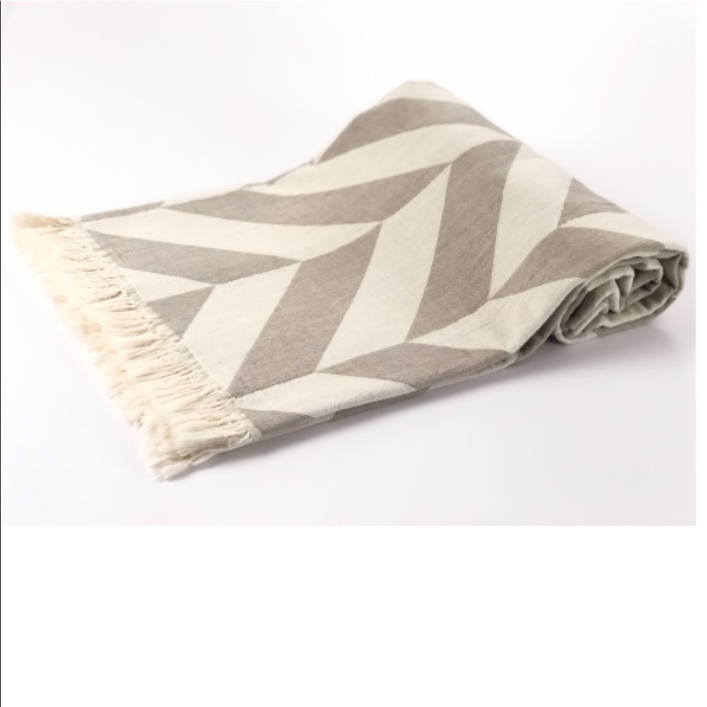 BEIGE LISBON THROWS